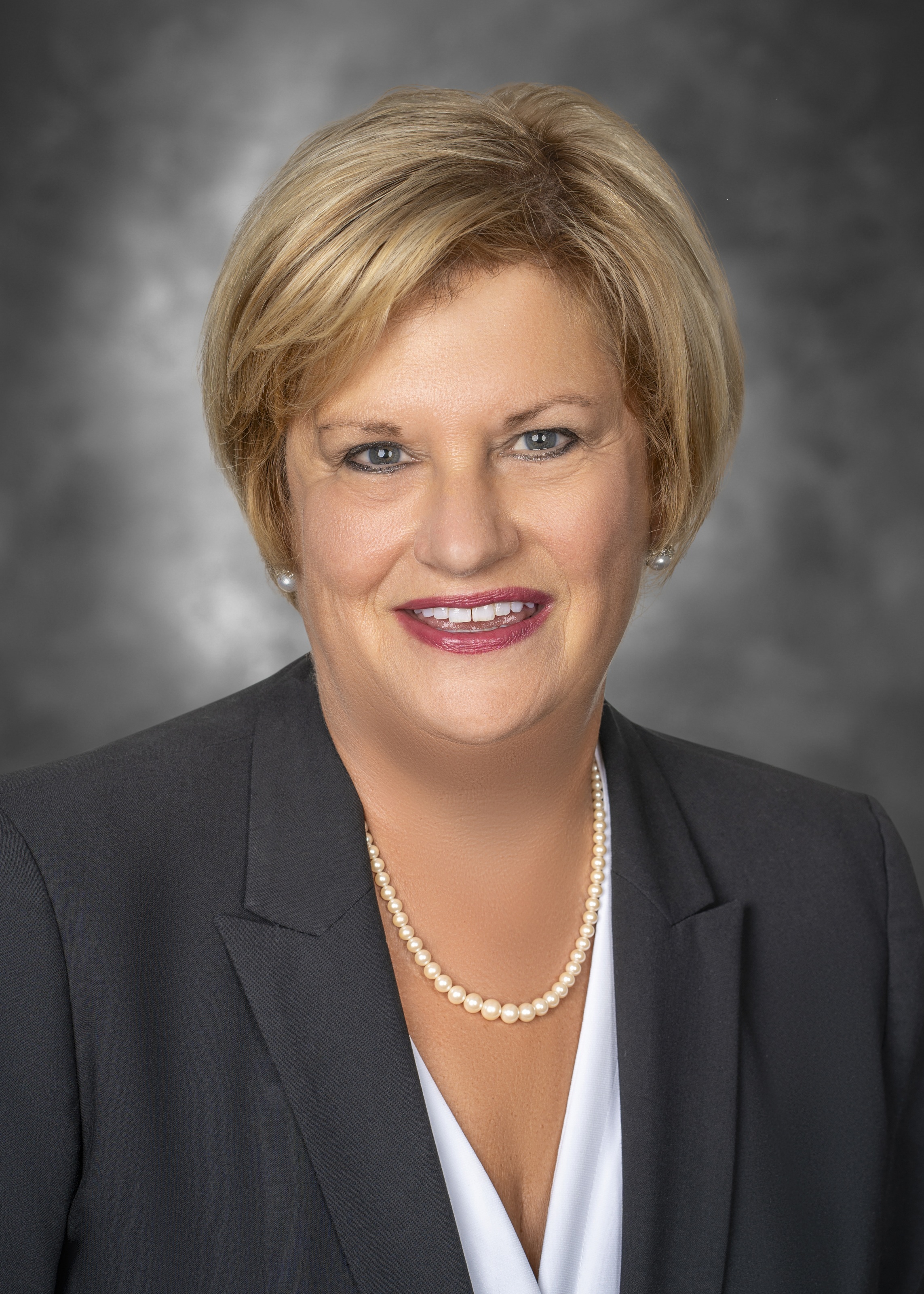 Helene Burns headshot